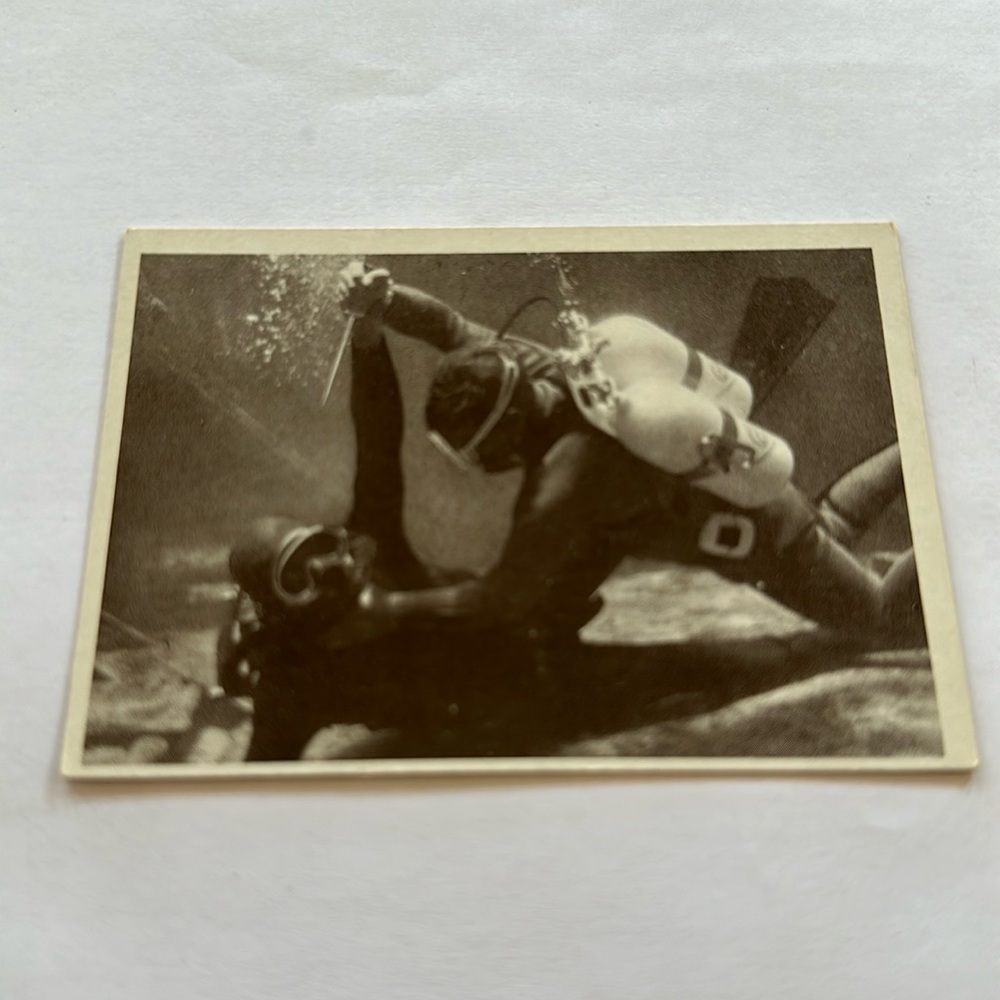 VTG! James Bond Trading Card - Picture 1 of 2